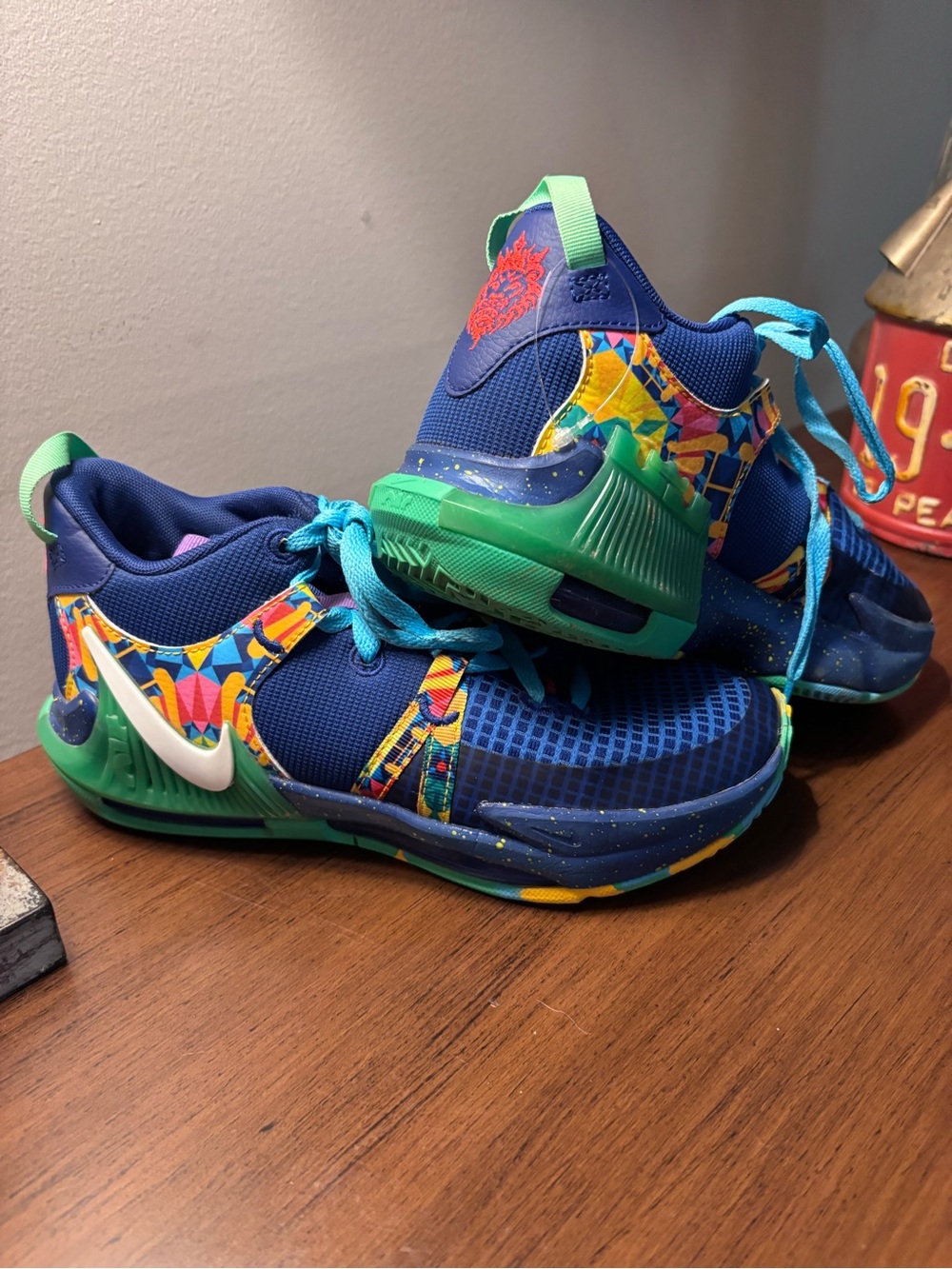 Kids Nike LeBron Witness 7 GS "Kaleidoscope Streetwear Athletic Size 5.5 youth